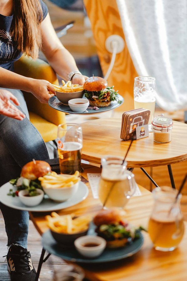 Quels sont les équipements d'un restaurant burger ?